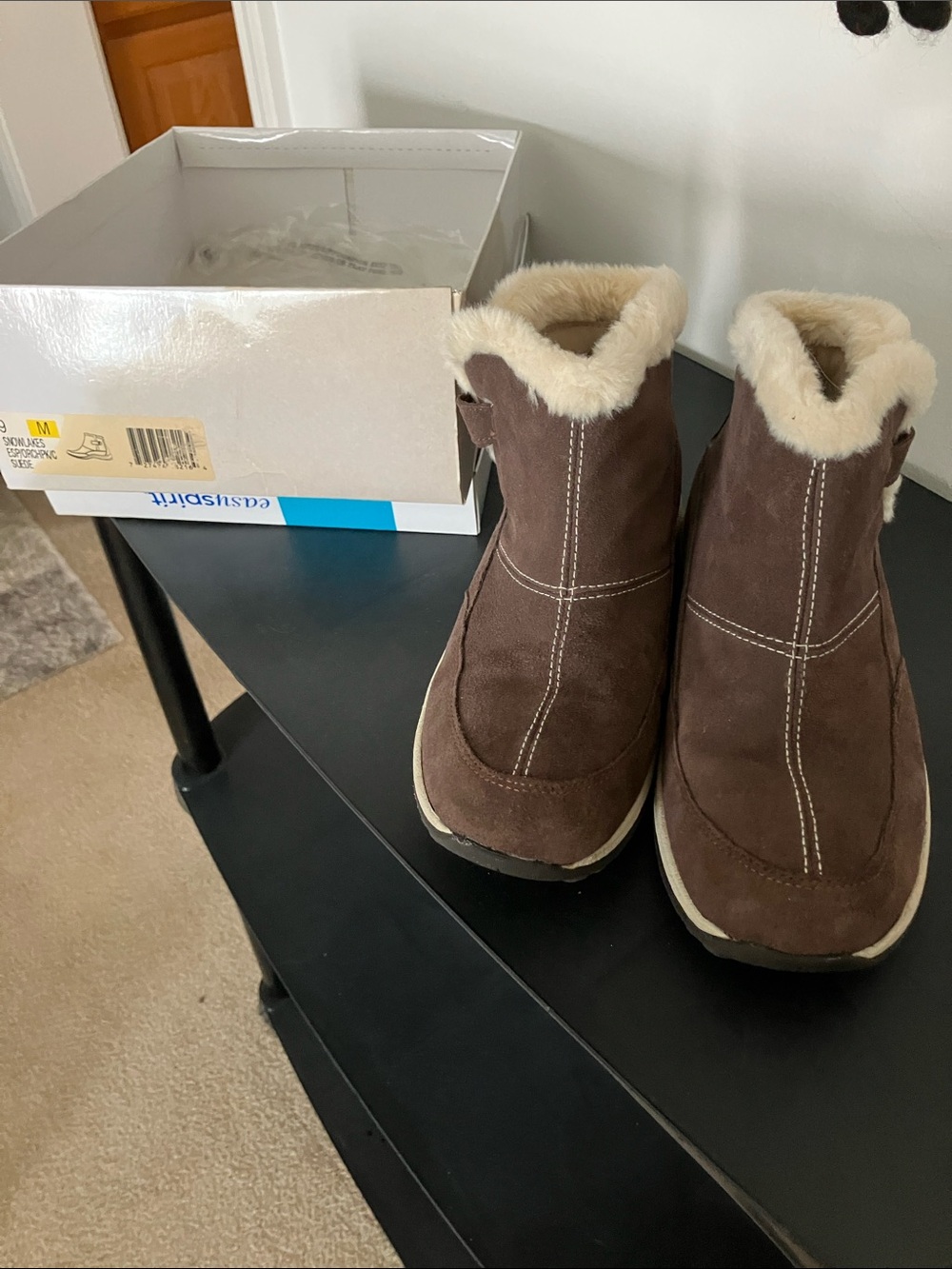 Easy Spirit Brown Suede women’s Booties Snowflake with Cream Faux Fur Collar